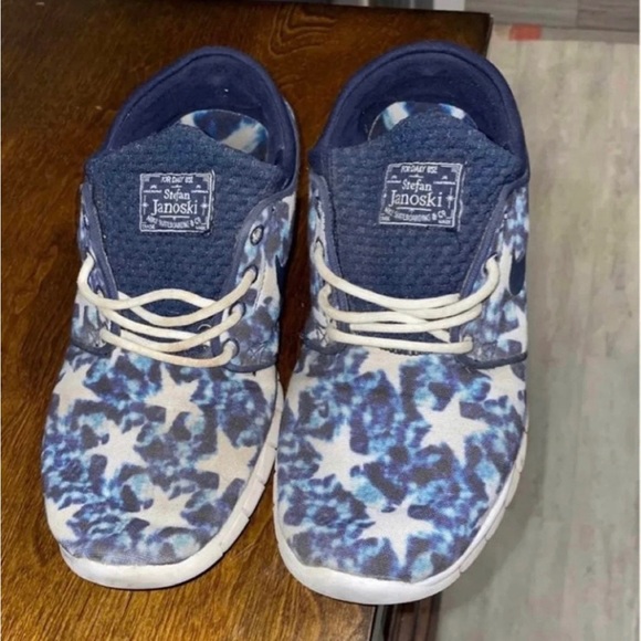 2 Stefan janoski shoes - Picture 2 of 2